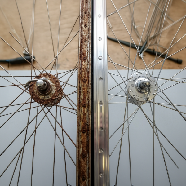Front Wheel Spokes Rust Removal - Service