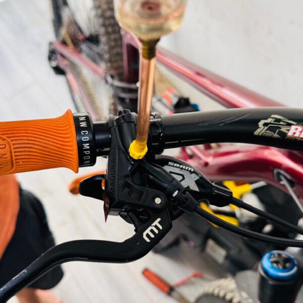 Hydraulic Fluid Top Up - Service