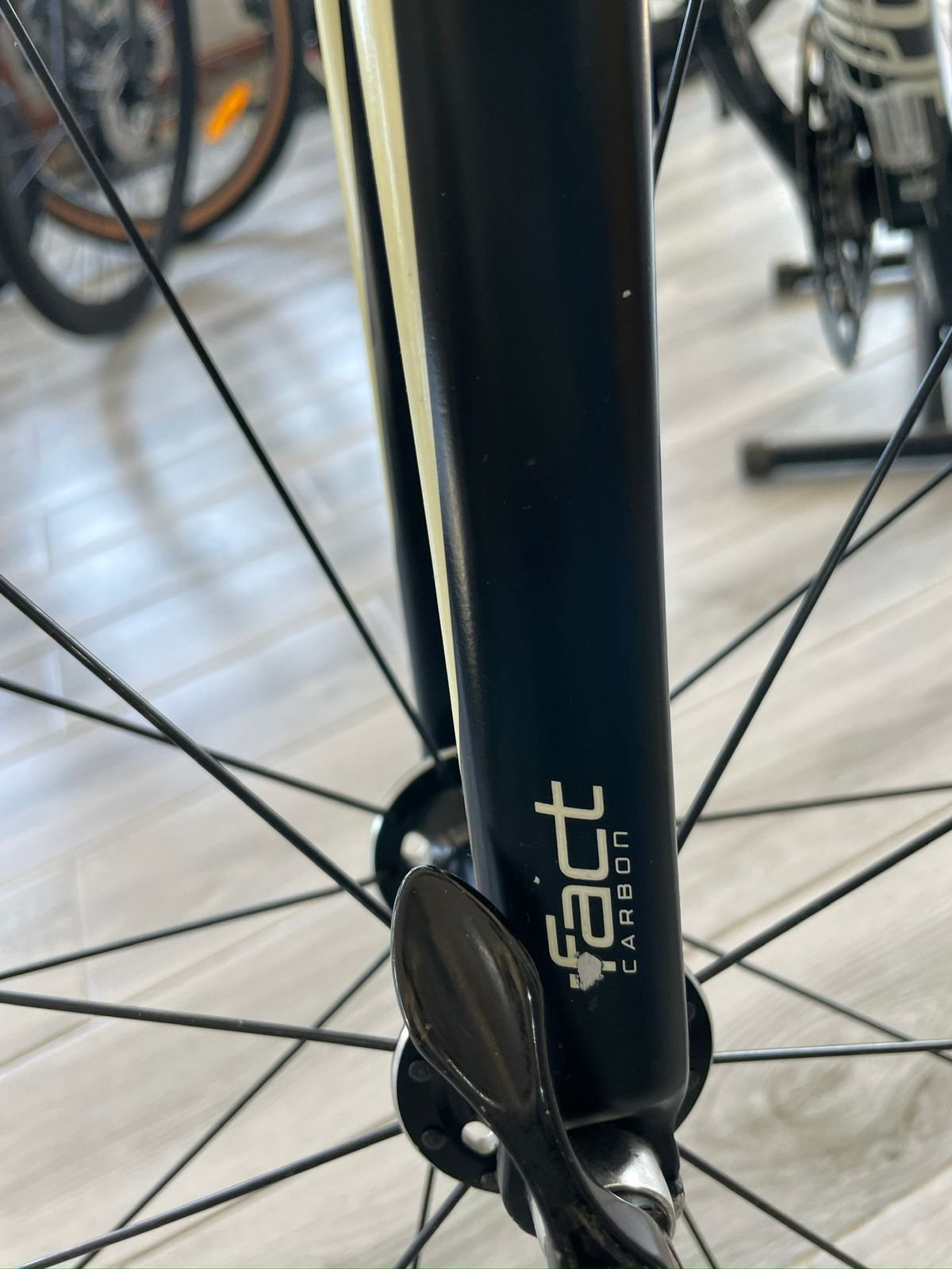 2015 Specialized Allez Sport-12